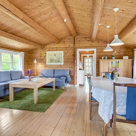 2 Bedroom Lovely In Jaegerspris Holiday home Hornsved
