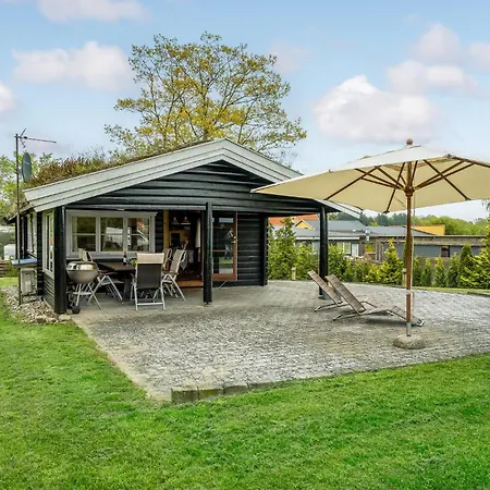 2 Bedroom Lovely In Jaegerspris Holiday home *